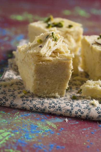 Soan Papdi (sweets with chickpea flour, almonds and pistachios, India)