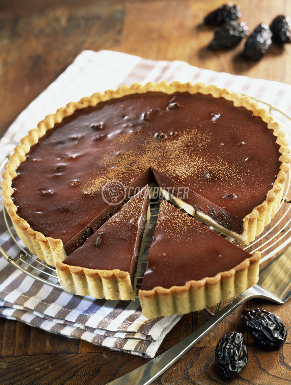 Chocolate and prune pie | preview