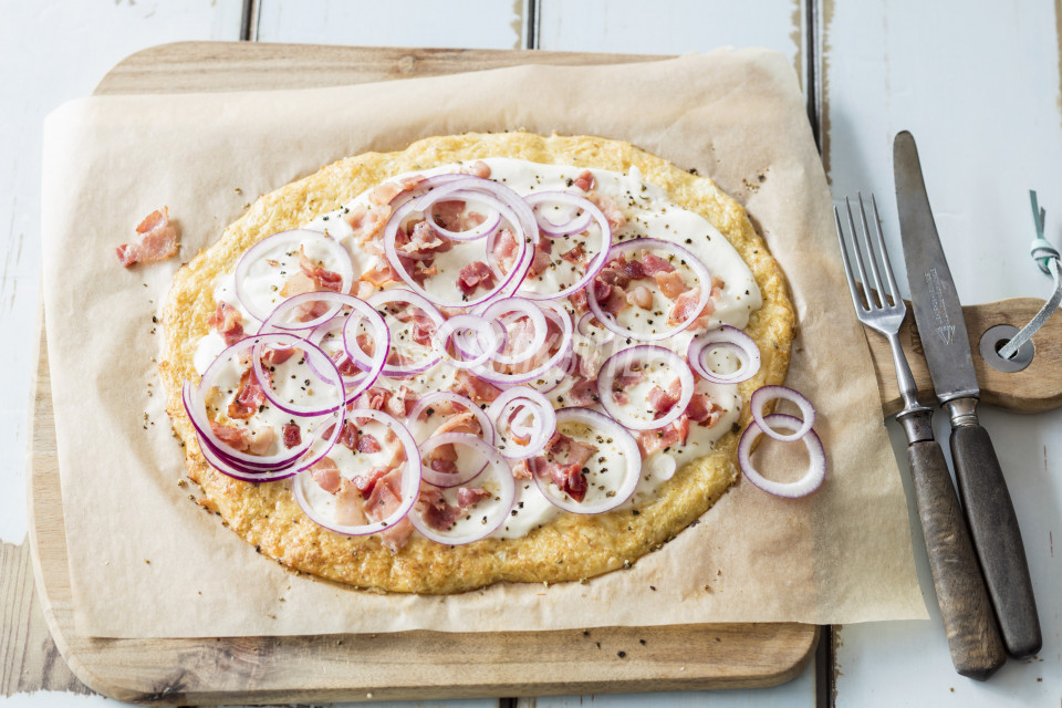 Tarte flambee with cauliflower base (gluten-free) | preview