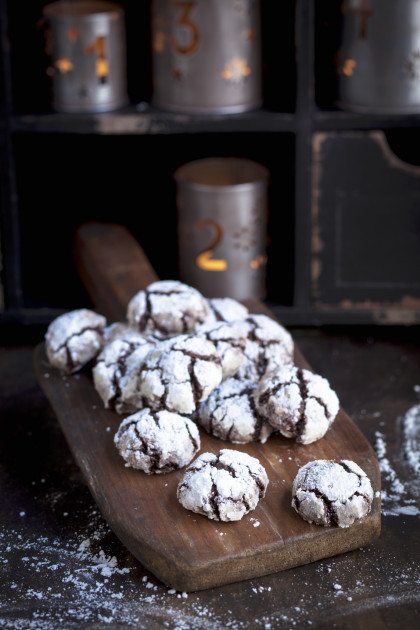 Chocolate crinkle gluten-free cookies