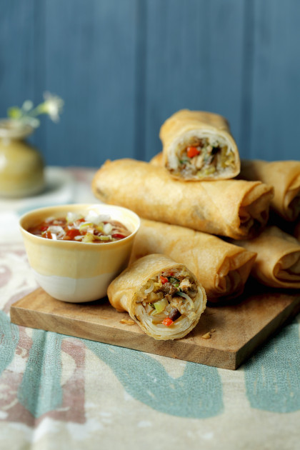 Vegetarian spring rolls with a honey and chilli sauce