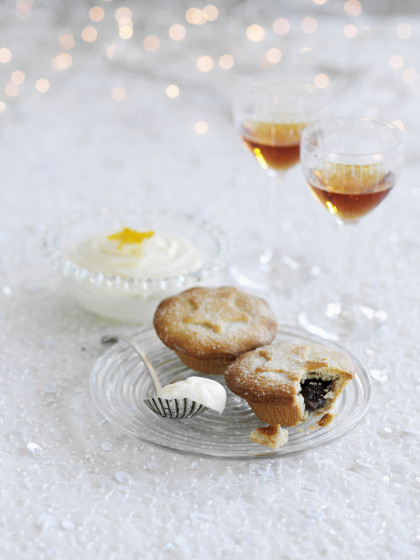 Mince pies with cream and liqueur for Christmas (gluten-free, dairy-free)