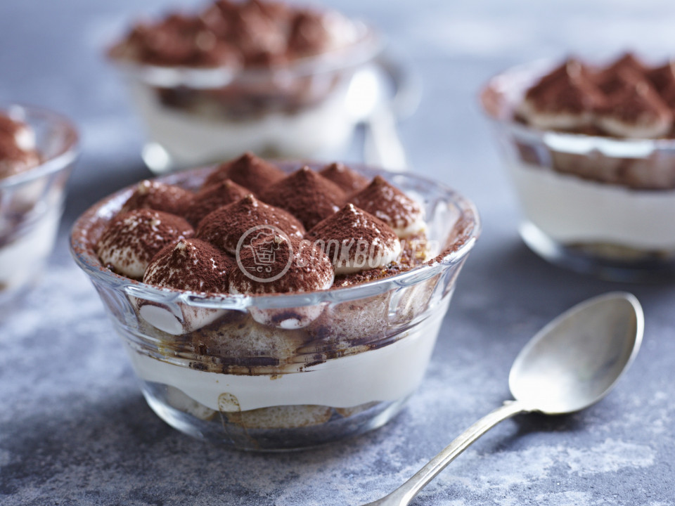 Tiramisù (layered dessert with mascarpone cream, Italy) | preview