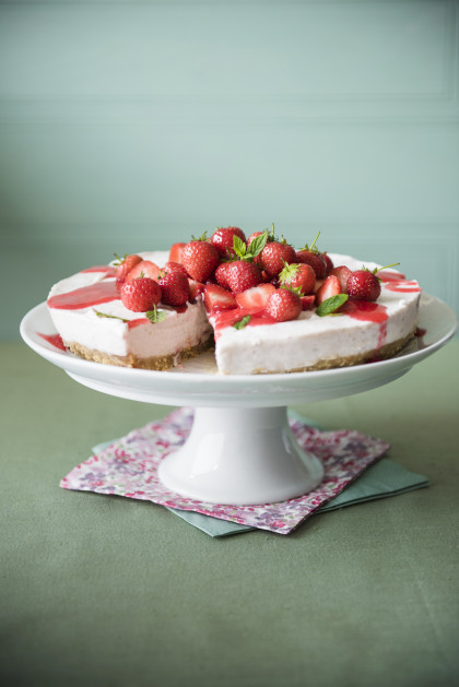 Strawberry cheesecake with strawberry sauce