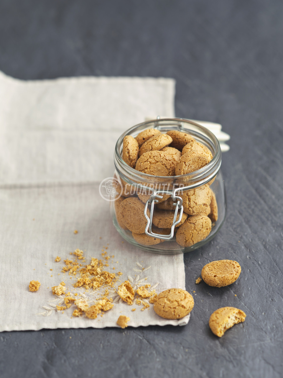 Amaretti (almond biscuits, Italy) | preview