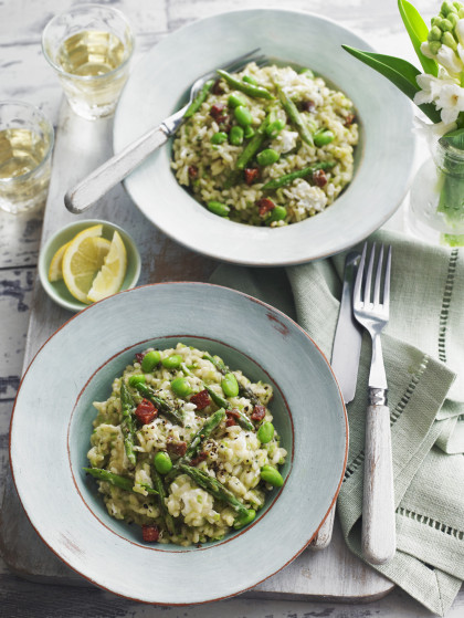 Spring risotto with green asparagus and peas (gluten-free)