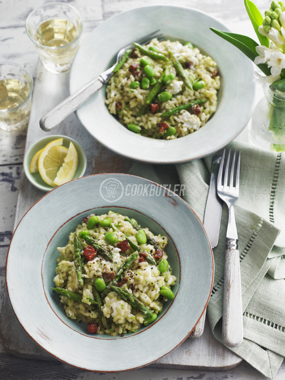 Spring risotto with green asparagus and peas (gluten-free) | preview