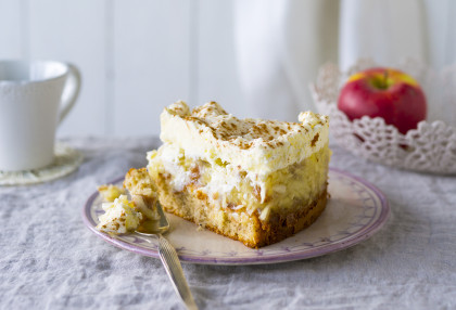 Apple strudel cake with cream (gluten-free, dairy-free, sugar free)