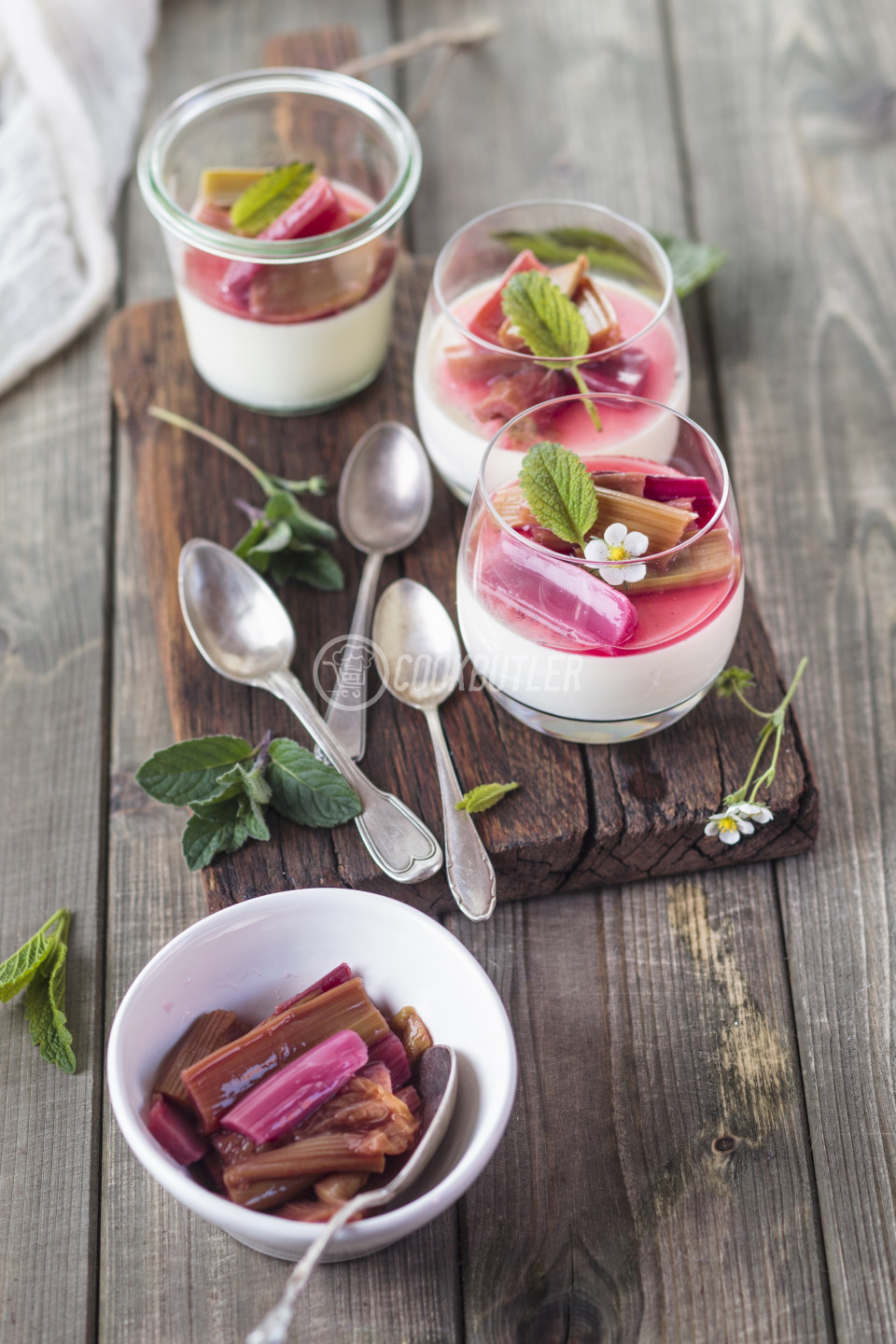 Panna cotta with roasted rhubarb (gluten-free, dairy-free, sugar free) | preview