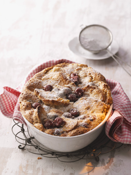Kirschmichel dusted with icing sugar (cherry bread pudding)