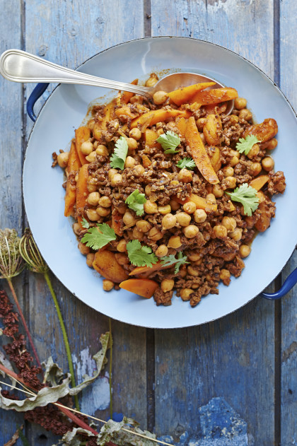 Moroccan minced lamb with chickpeas, peaches and carrots