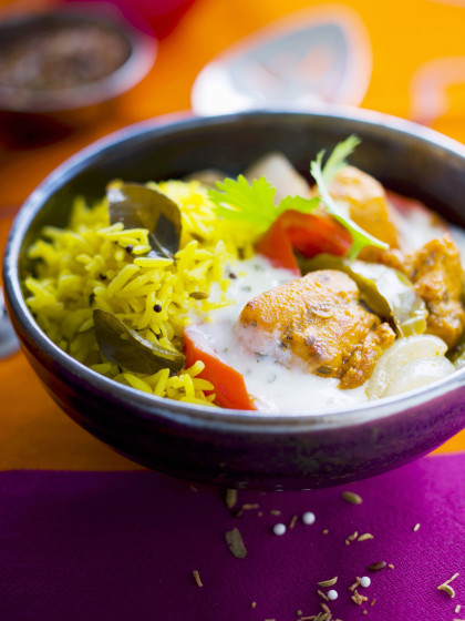 Basmati rice, chicken marinated with herbs and peppers, spicy yogurt sauce (gluten-free, sugar free)