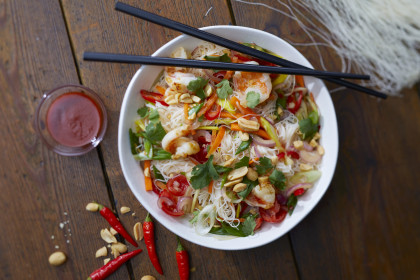 Glass noodle salad with chillis and peanuts (Thailand)