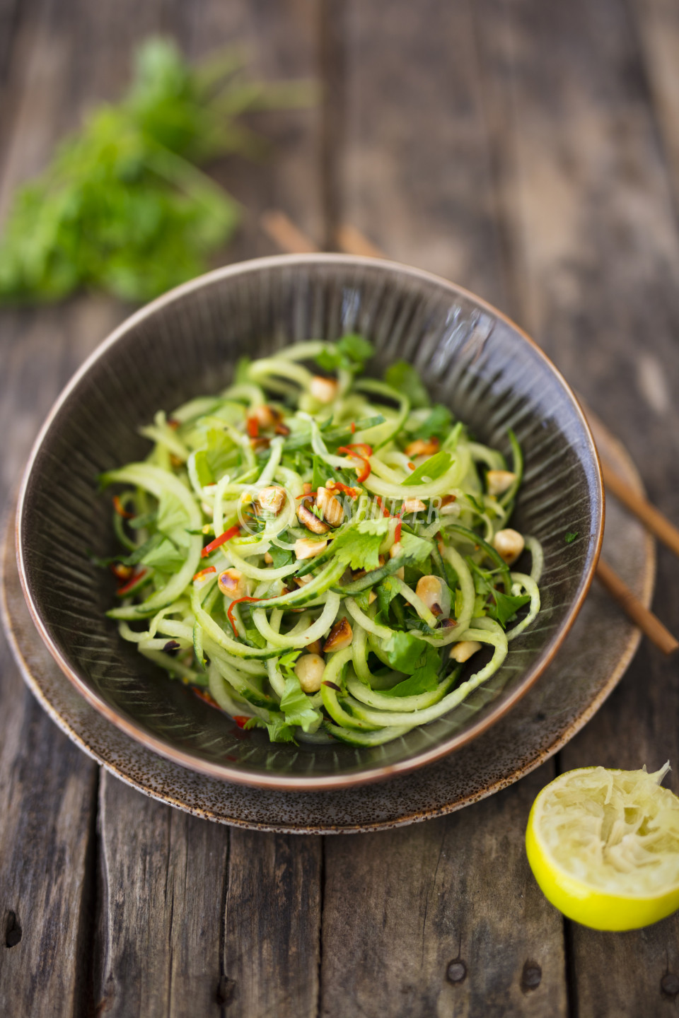 Cucumber noodle salad with peanuts | preview