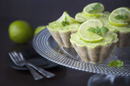 No-bake lime cupcakes with avocado and cashew