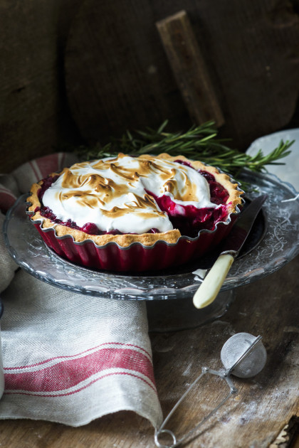 Cherry pie with meringue and rosemary (gluten-free)