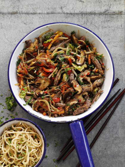Quick and easy beef stir fry with vegetables and of noodles (gluten-free)