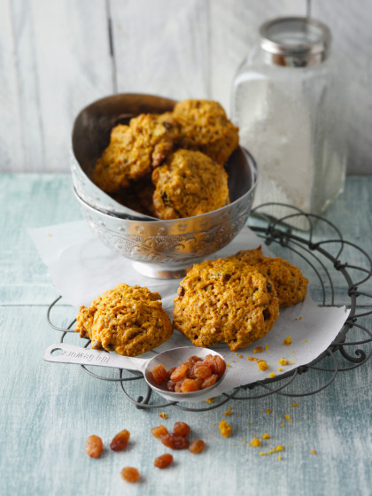 Carrot cookies with raisins and turmeric