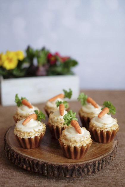 Carrot cupcakes (gluten-free, dairy-free, sugar free)