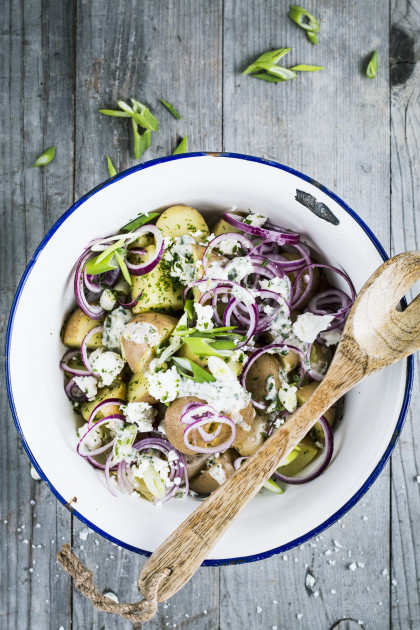 Rustic potato salad with red onions, spring onions and herb quark (gluten-free)