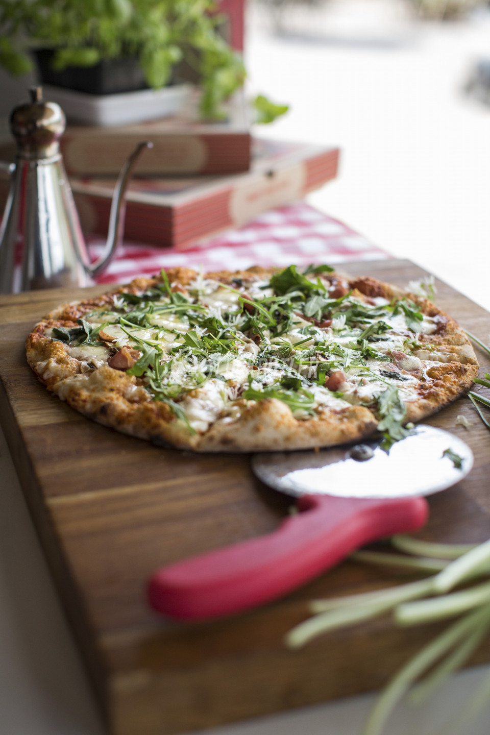 Pizza with wild garlic (gluten-free) | preview