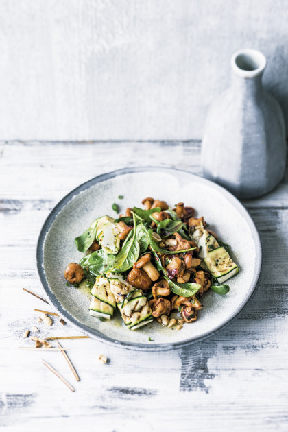 Courgette and feta cheese rolls on a chanterelle mushroom salad (gluten-free)