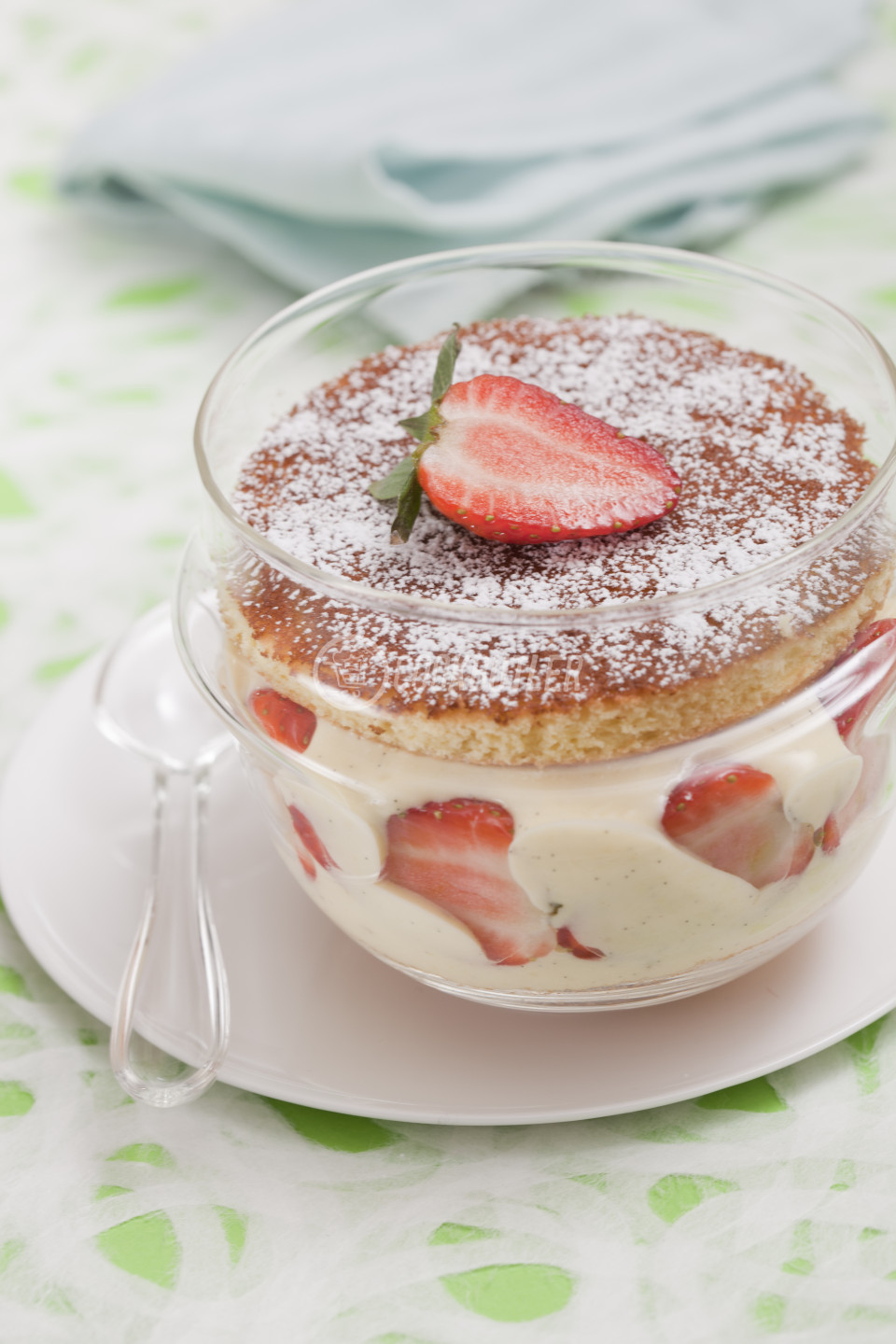 Individual revisited strawberry tiramisu (gluten-free) | preview