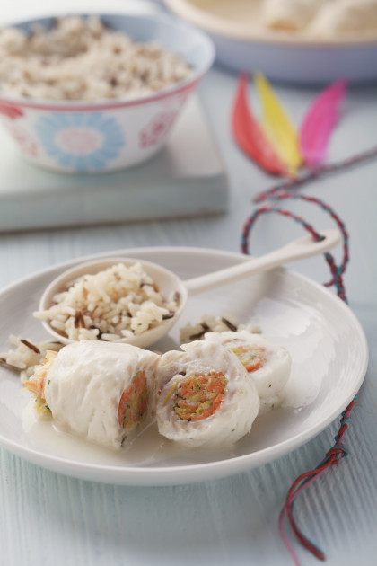 Vegetable-stuffed fish rolls with wild rice (gluten-free)