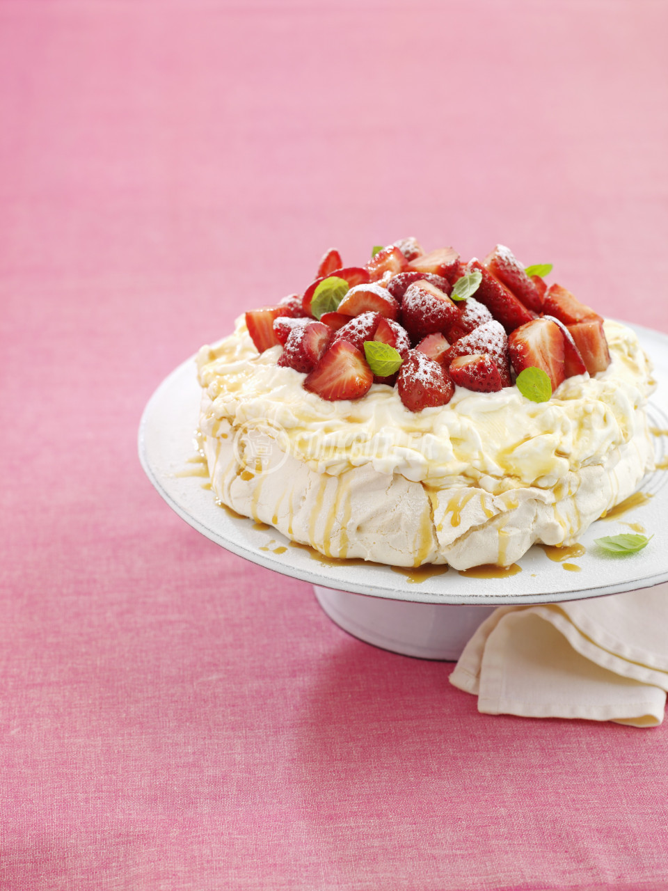 Pavlova (Australian meringue dessert) with strawberries | preview