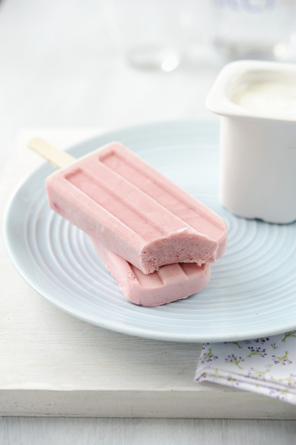 Strawberry-yogurt ice cream pops