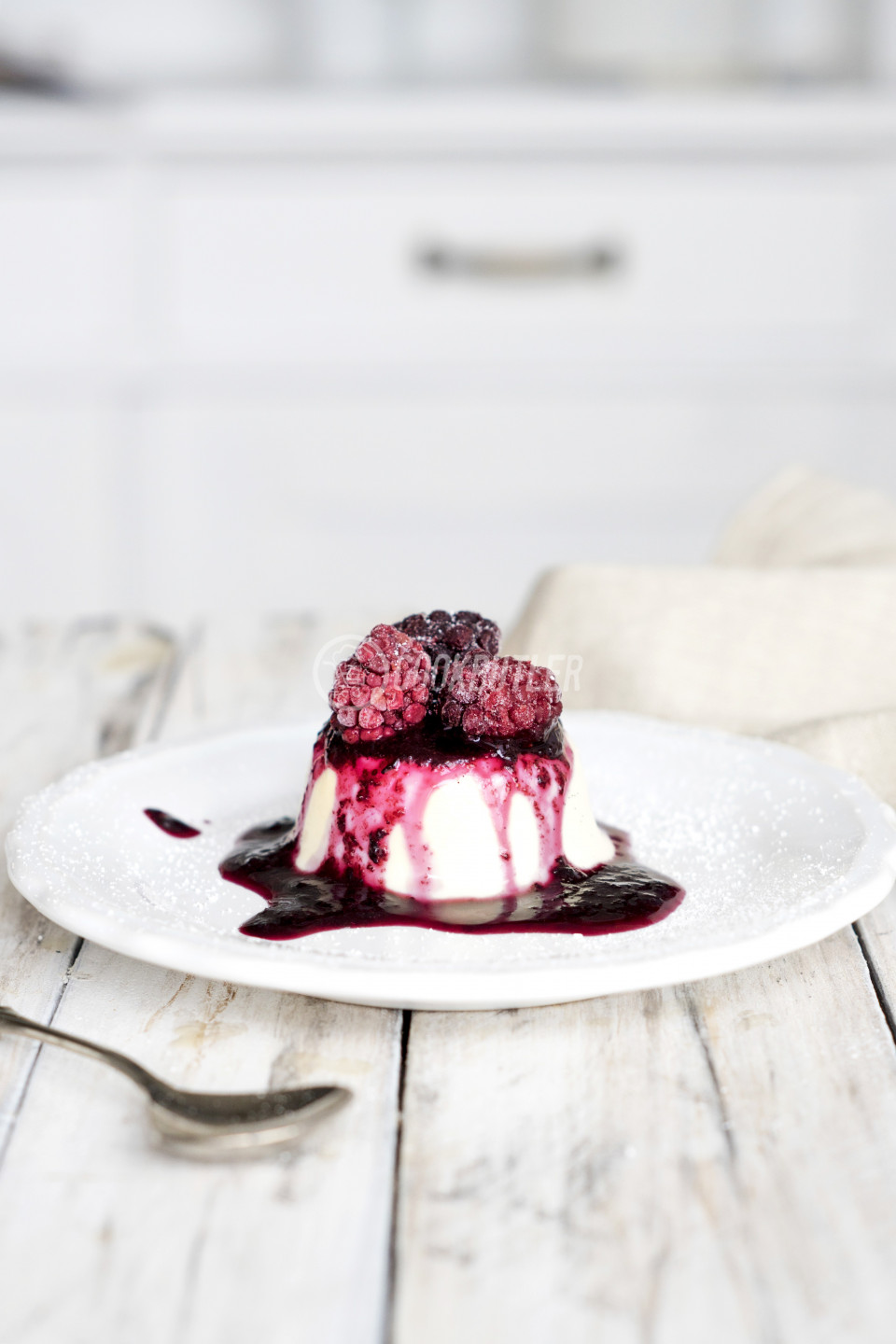 Panna cotta with berry sauce | preview