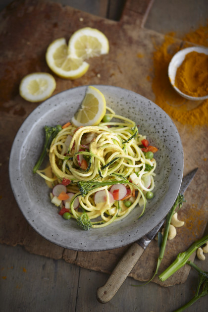 Vegan courgette spaghetti with cashew nut sauce