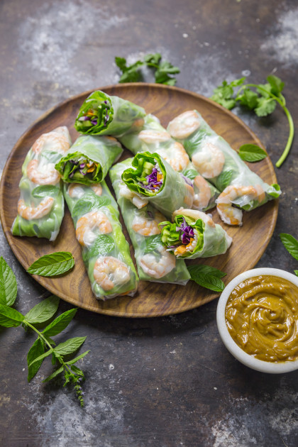 Vietnamese summer rolls with peanut sauce