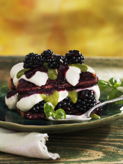 Blackberry tiramisu with cream and basil