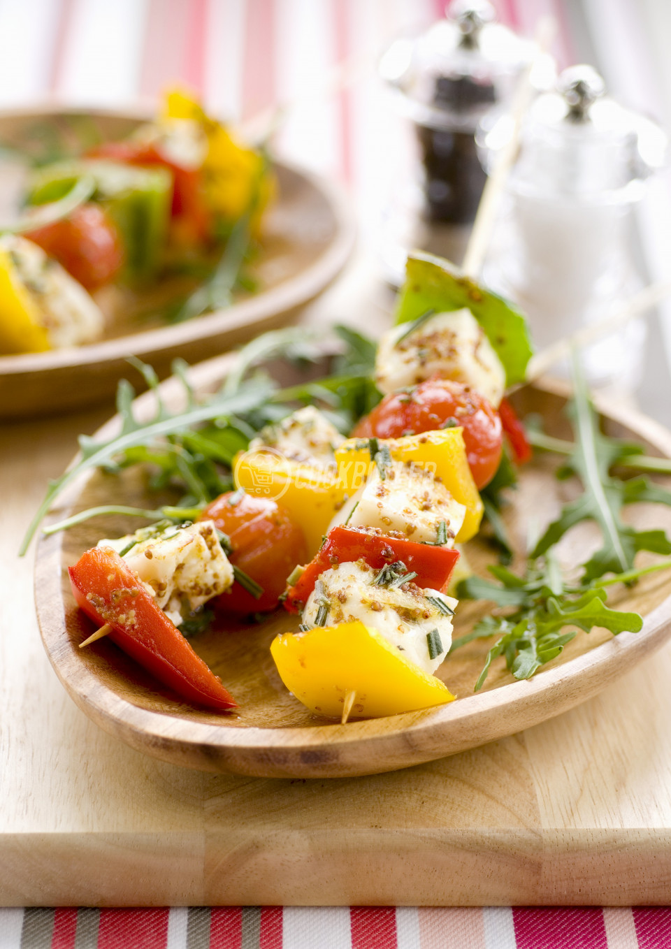 Halloumi skewers with red and yellow peppers | preview