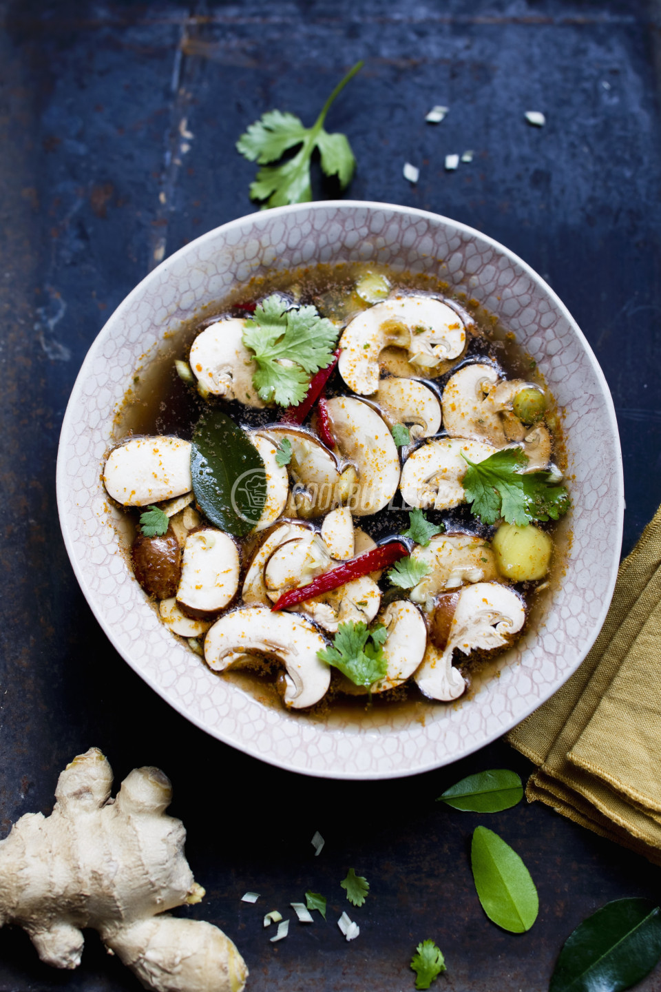 Thai soup with mushrooms and ginger | preview