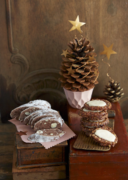 Berliner Brot, bread and butter and pine cones