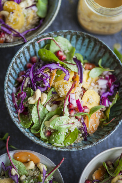 Thai quinoa salad with red-veined dock, vegetables, pomegranate seeds and peanuts (Superfood)