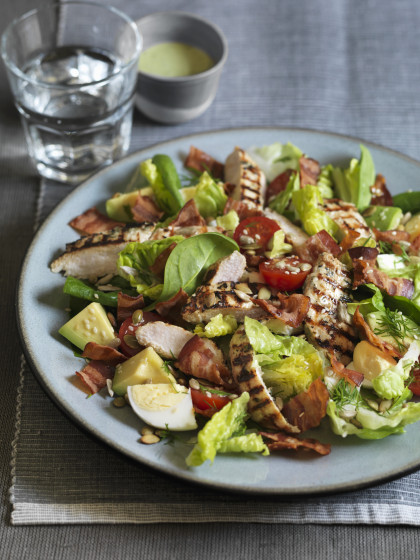 Cobb salad with grilled chicken, eggs, avocado and bacon (USA)