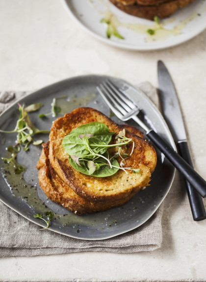 Garlicky French toast with spinach