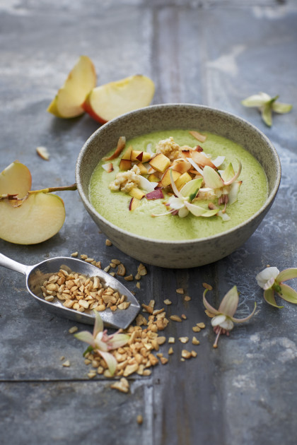 Melon and apple smoothie bowl