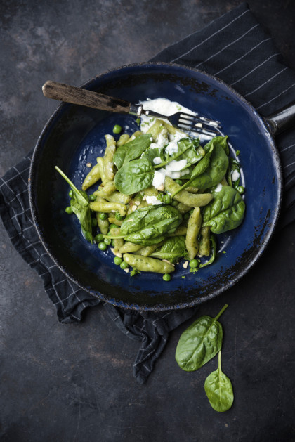 Spinach gnocchi with cashew cream sauce