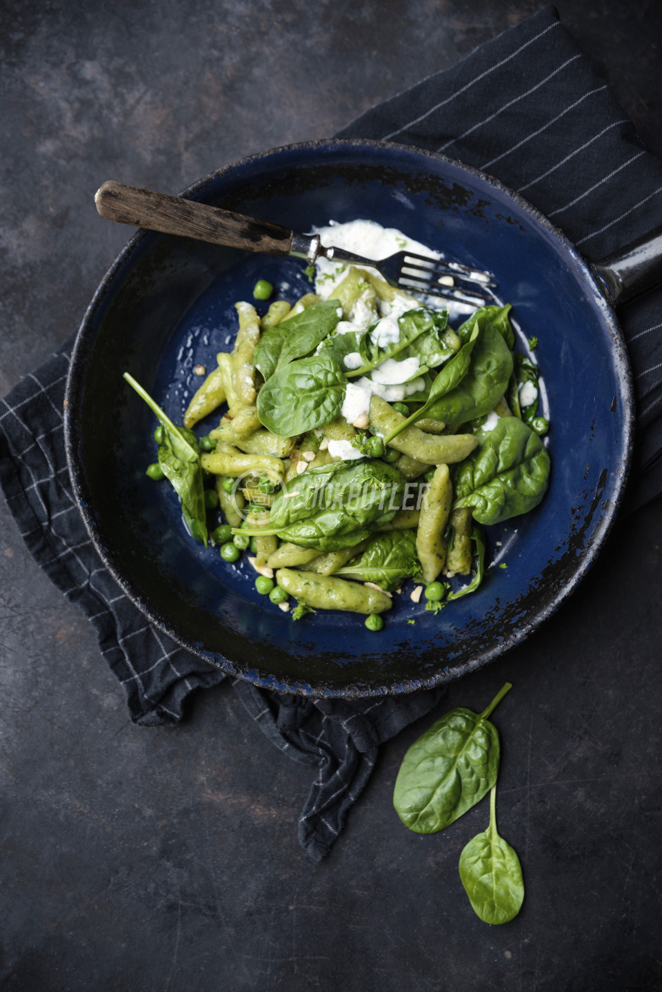 Spinach gnocchi with cashew cream sauce | preview