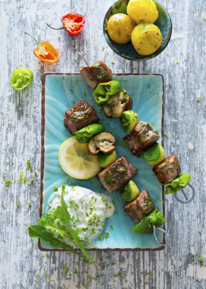 Mediterranean lamb and vegetable skewers with herb quark and potatoes (gluten-free)