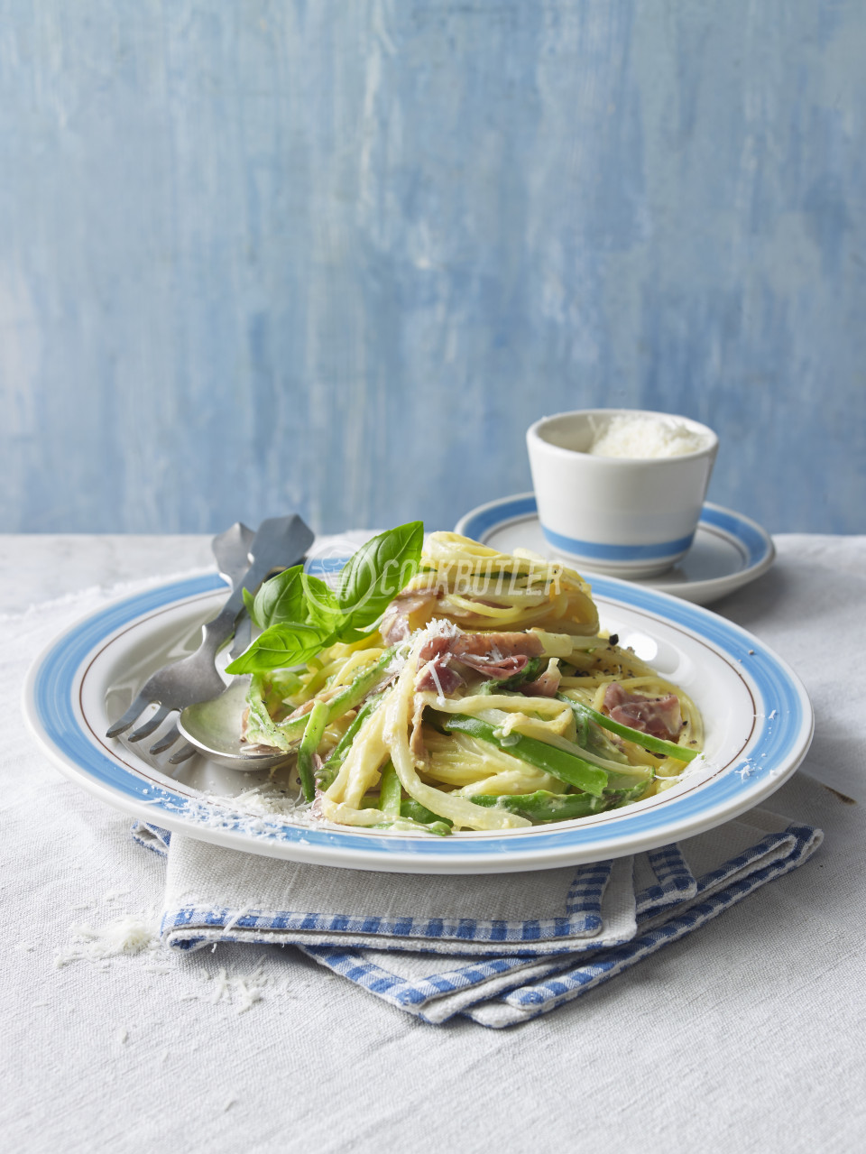 Asparagus carbonara with basil (gluten-free) | preview