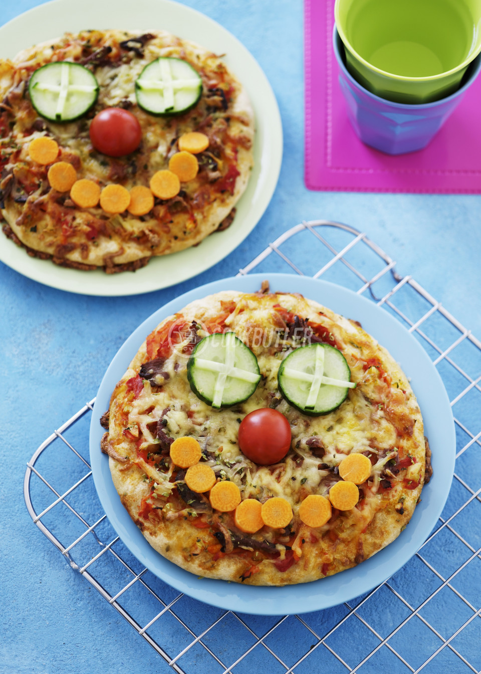 Small pizzas with vegetable faces for children (gluten-free) | preview