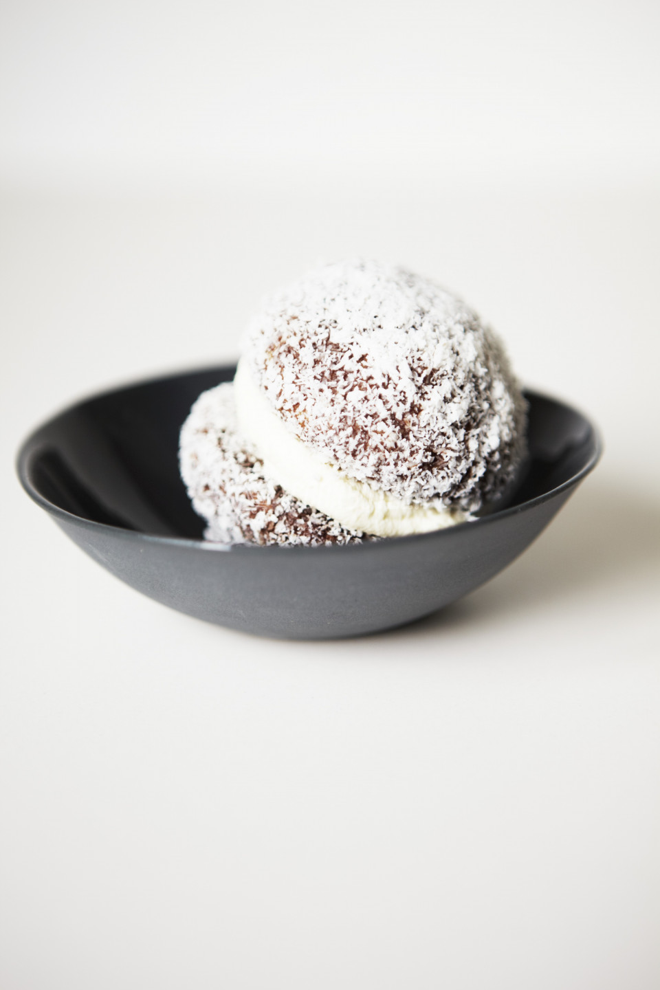 Lamington Whoopie Pie with coconut | preview