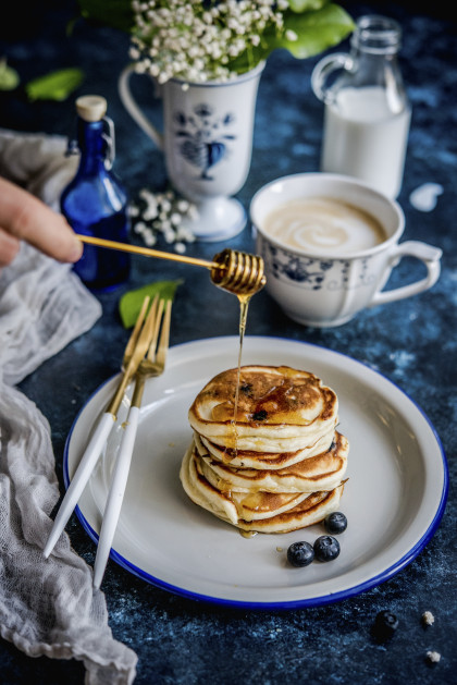 Blueberry pancakes with honey (gluten-free)