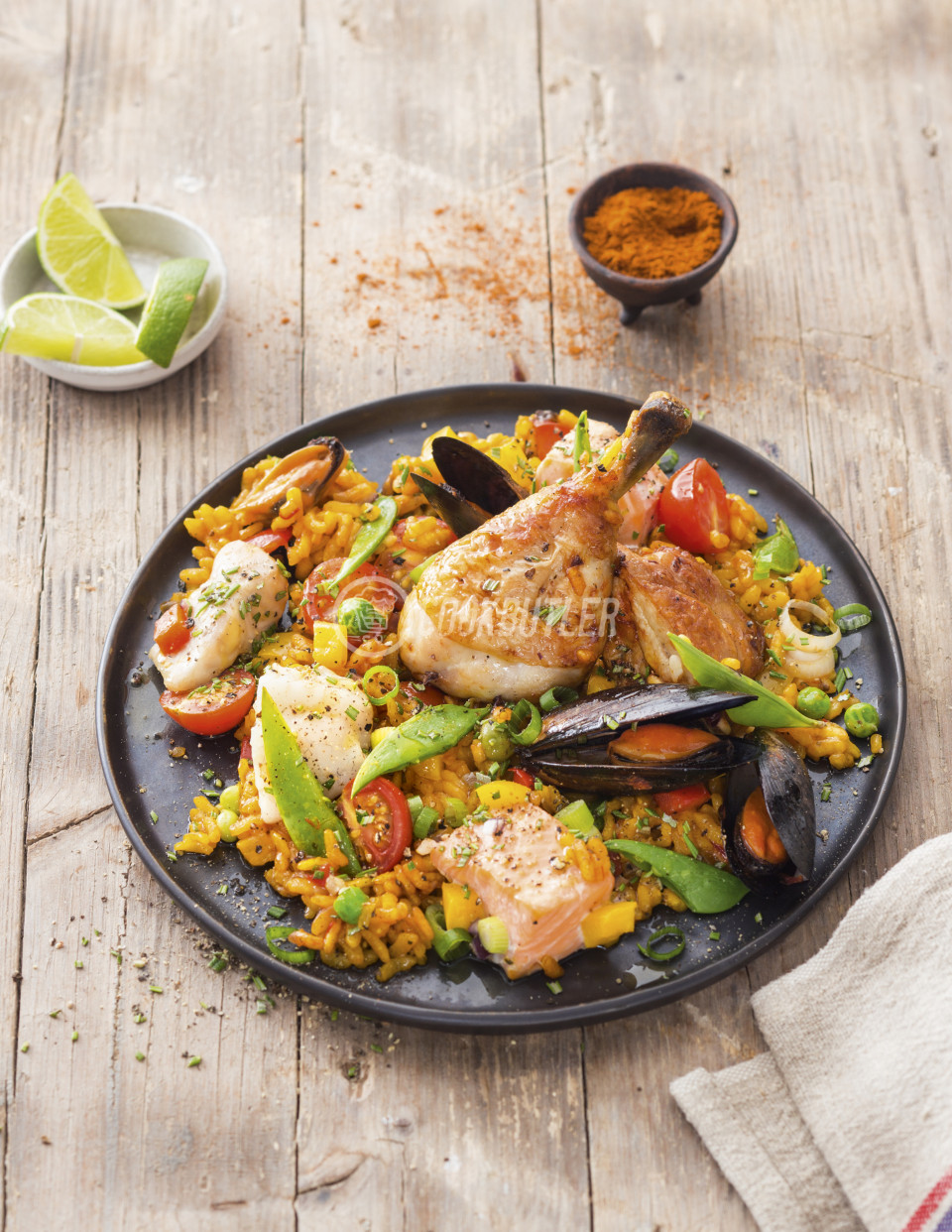 Spanish paella with chicken and seafood | preview