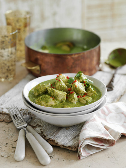 Green chicken curry with coriander leaves (keto)